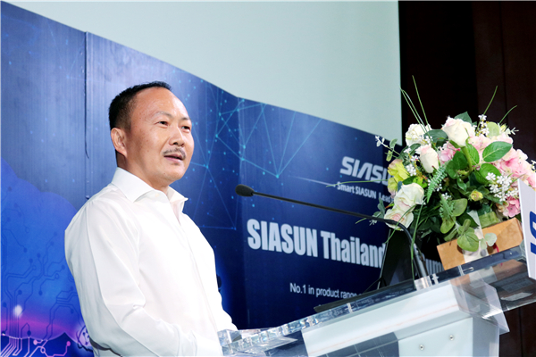 （图）泰国SUN robotics公司CEO张泽成颁发杰出演讲.jpg