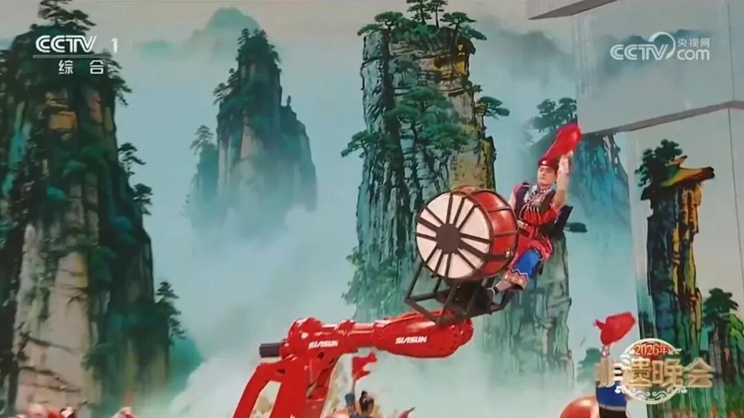必威(bw·西汉姆联)机械人重磅亮相央视非遗晚会！ &ldquo;巨臂&rdquo;力擎千年苗鼓，，，国度非遗焕新&ldquo;出圈&rdquo;